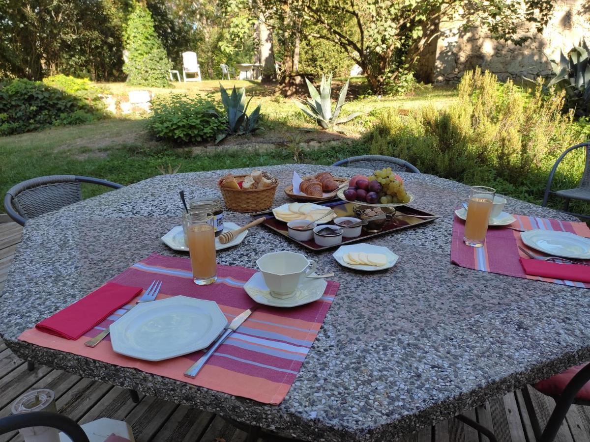 Le Logis Du Pradet Bed and Breakfast Moncrabeau Exteriör bild