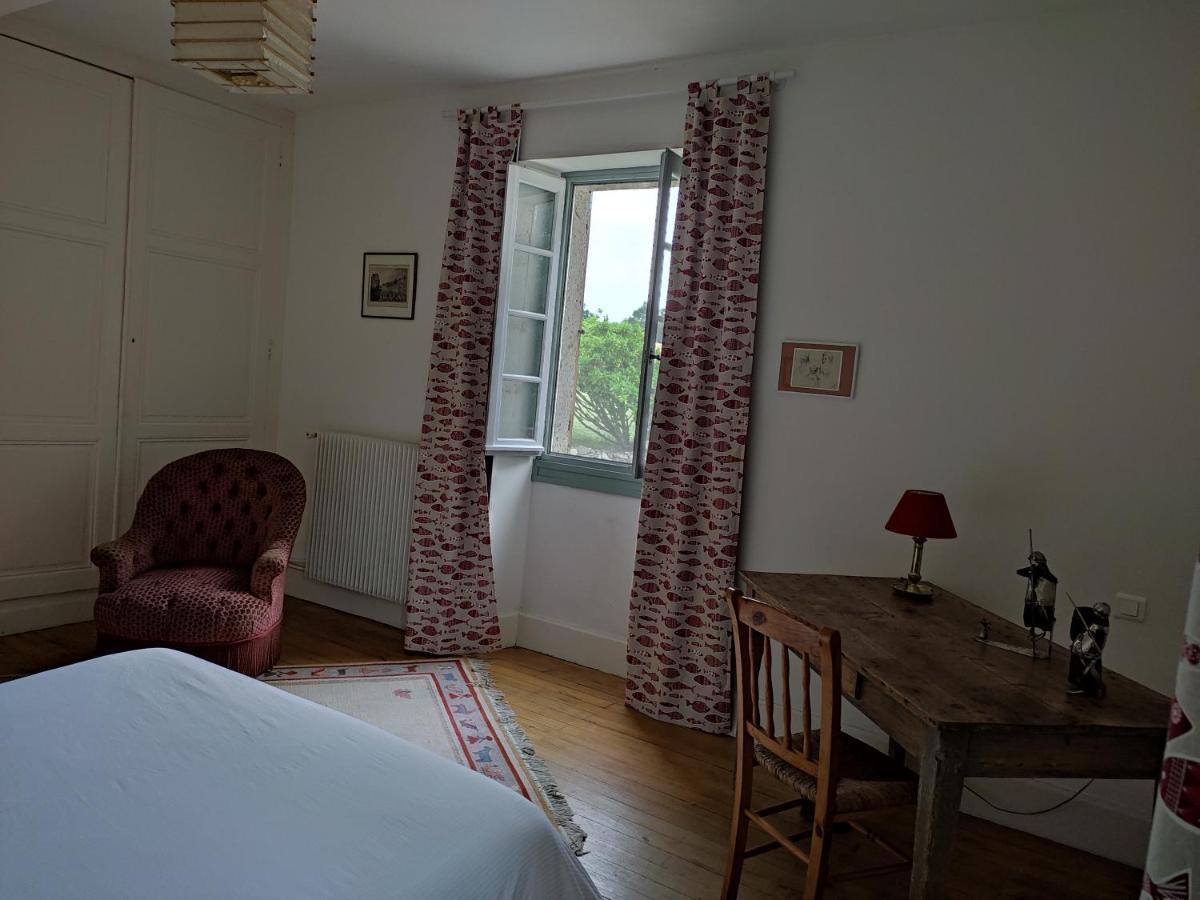 Le Logis Du Pradet Bed and Breakfast Moncrabeau Exteriör bild
