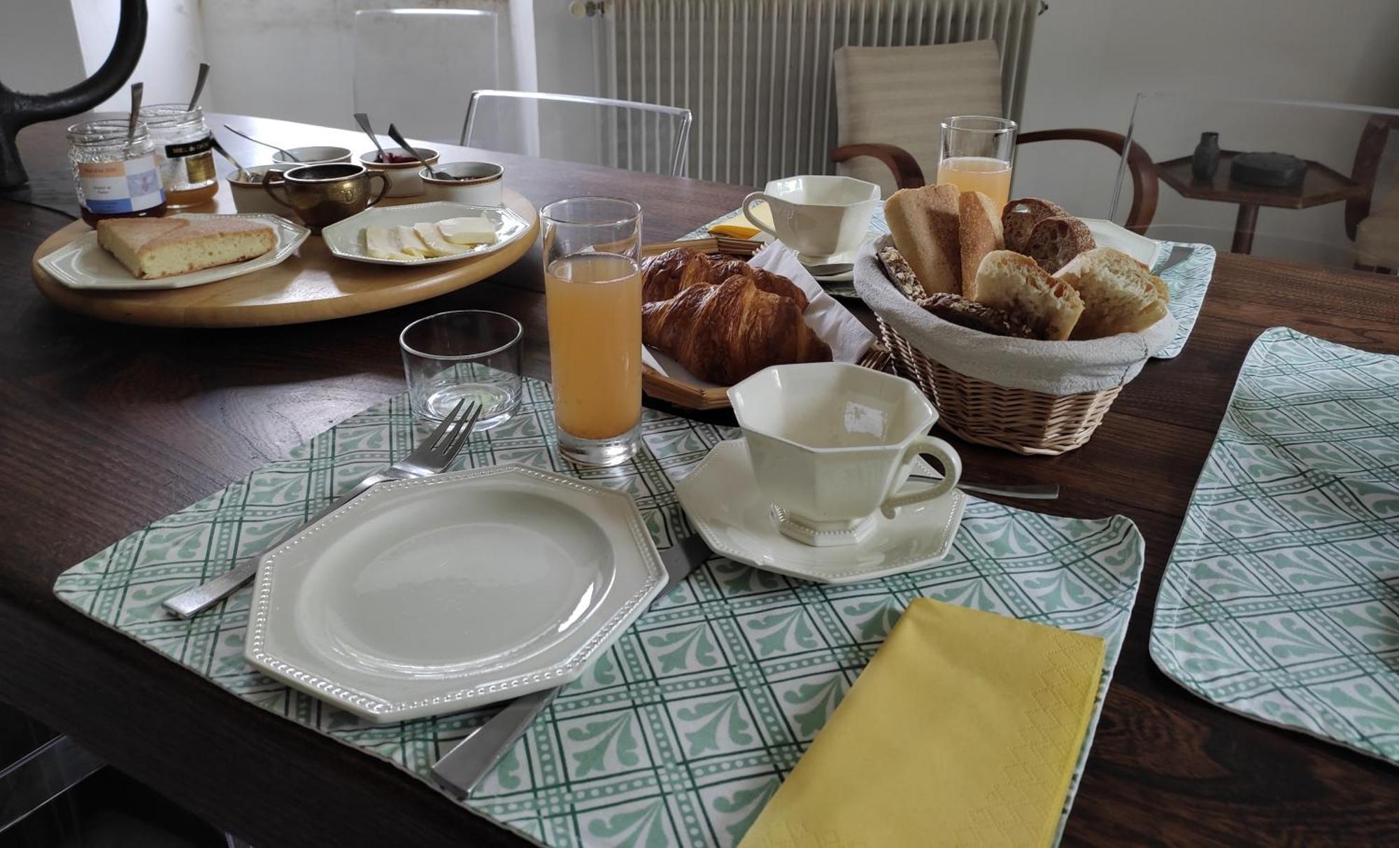 Le Logis Du Pradet Bed and Breakfast Moncrabeau Exteriör bild