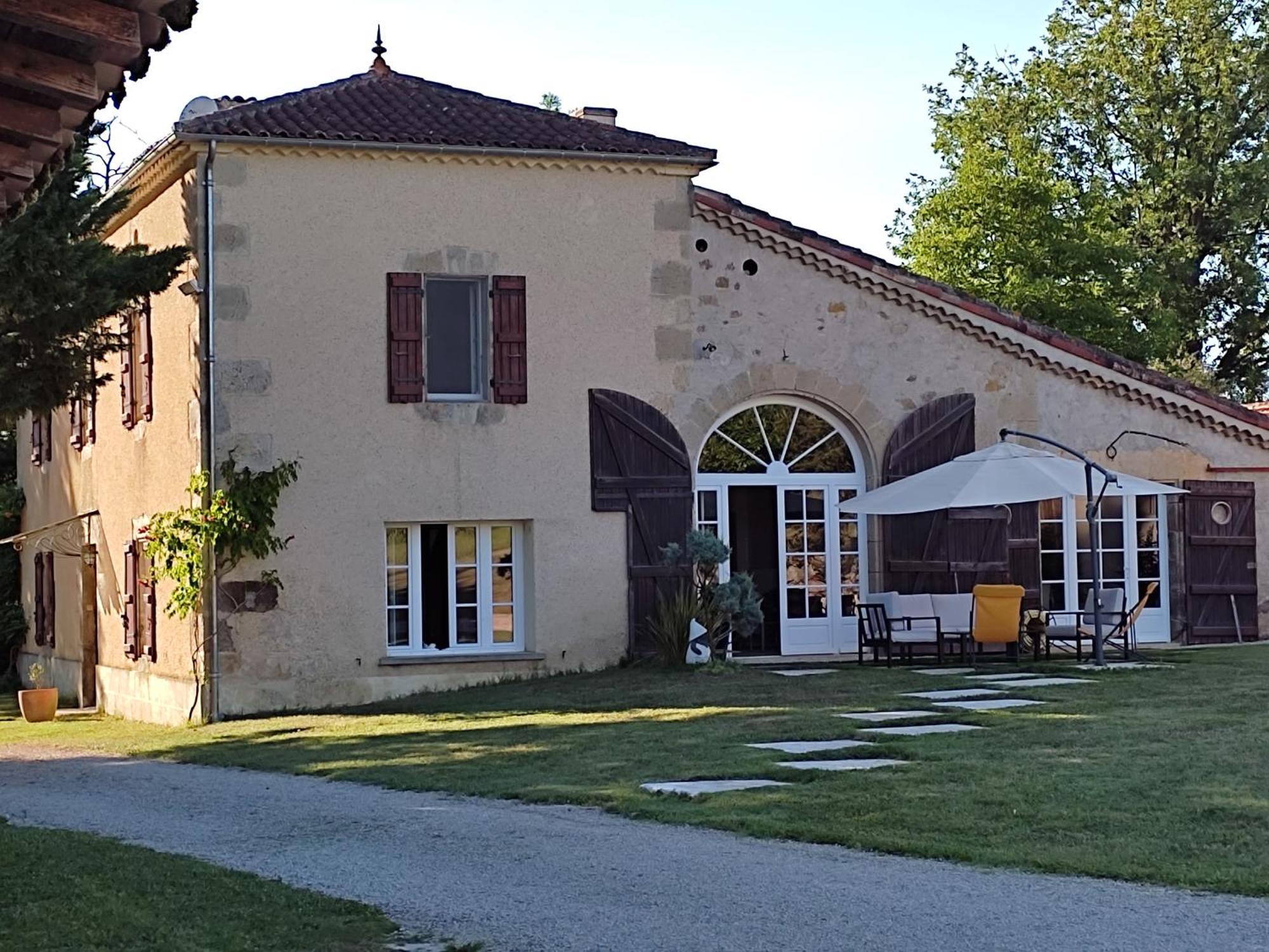 Le Logis Du Pradet Bed and Breakfast Moncrabeau Exteriör bild